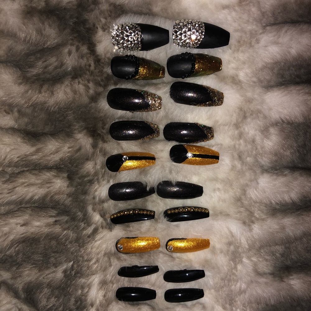 Black and Gold Press on Nails